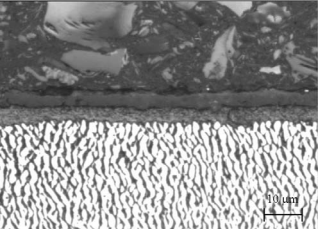 图 12 – CMSX-4 [39 ppm La+Y] 在 105°0C/125 MPa 下进行蠕变断裂测试后的表面微观结构